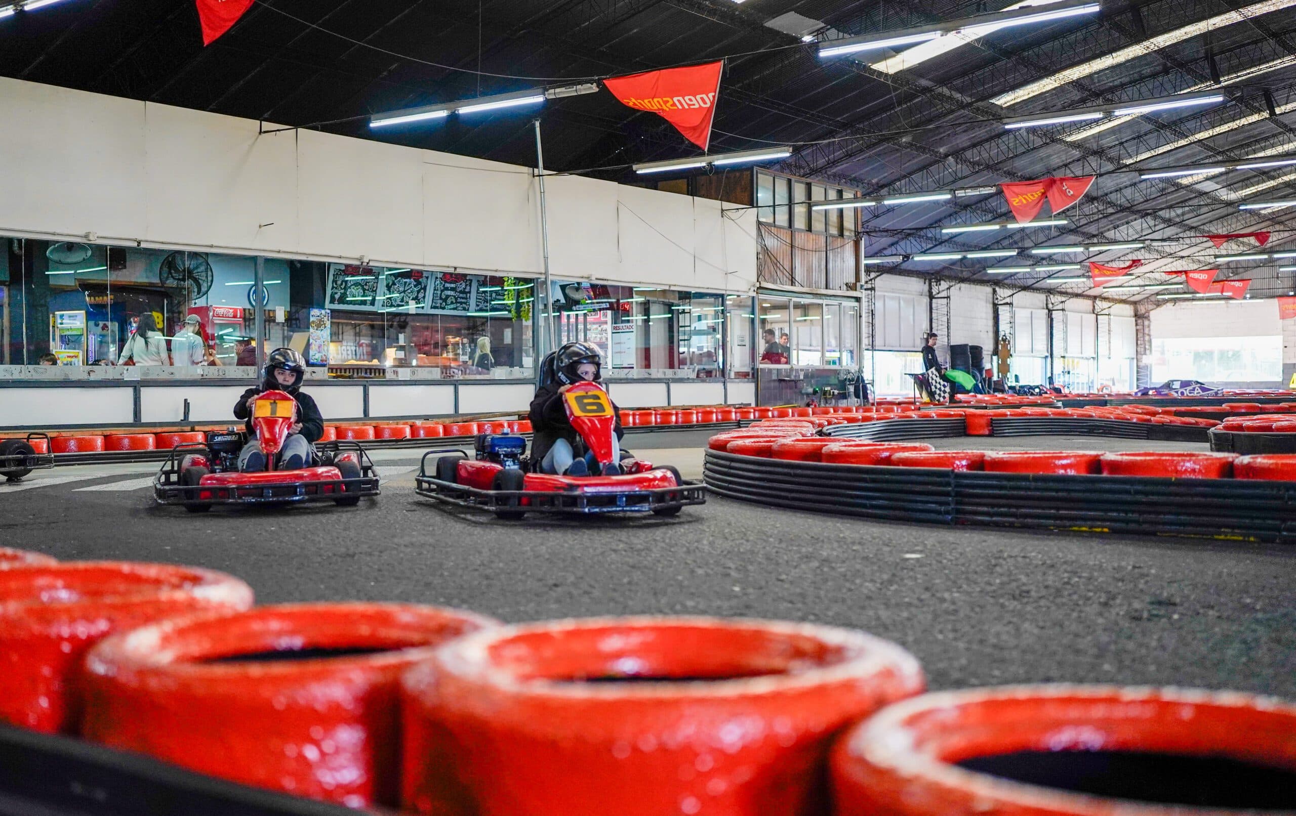 Carrera en la pista indoor de Interlagos